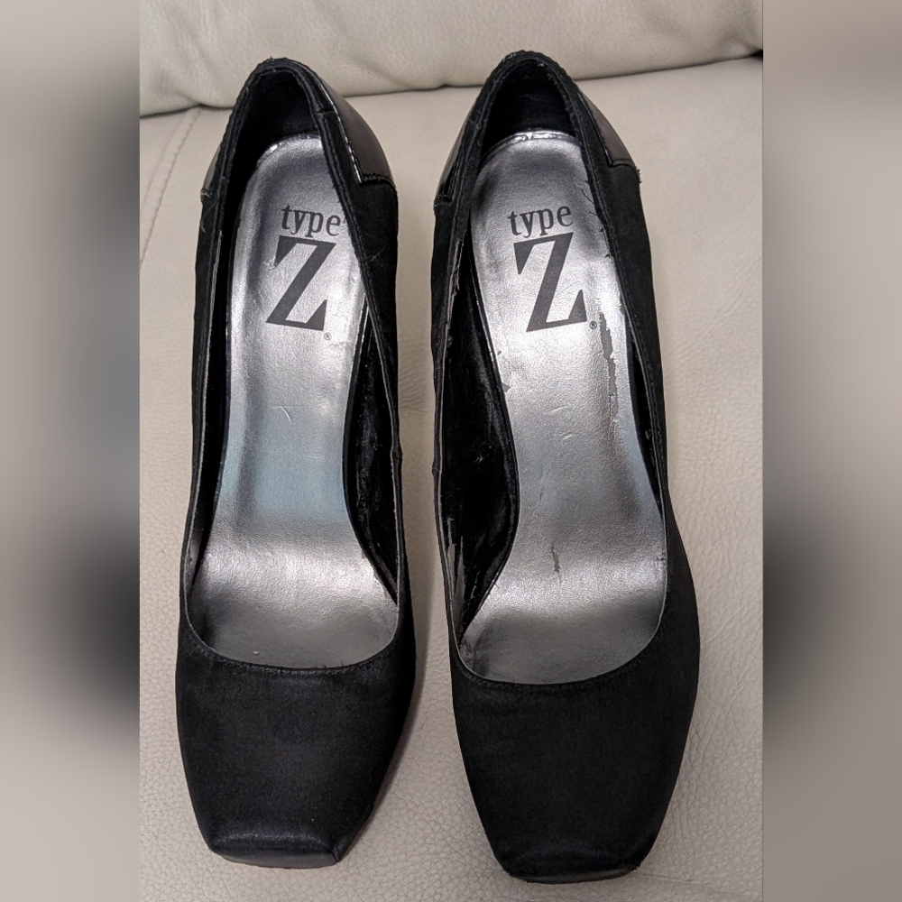 Type Z  Dress Pump Shoes. 8US